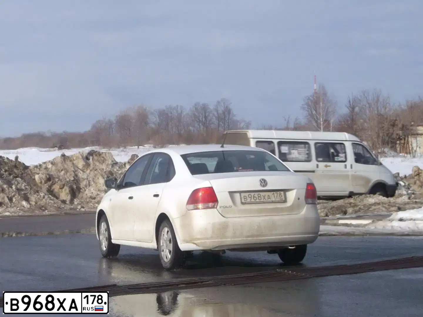 Фото автомобиля VOLKSWAGEN POLO, 2015 — госномер В968ХА178. Цвет: Белый