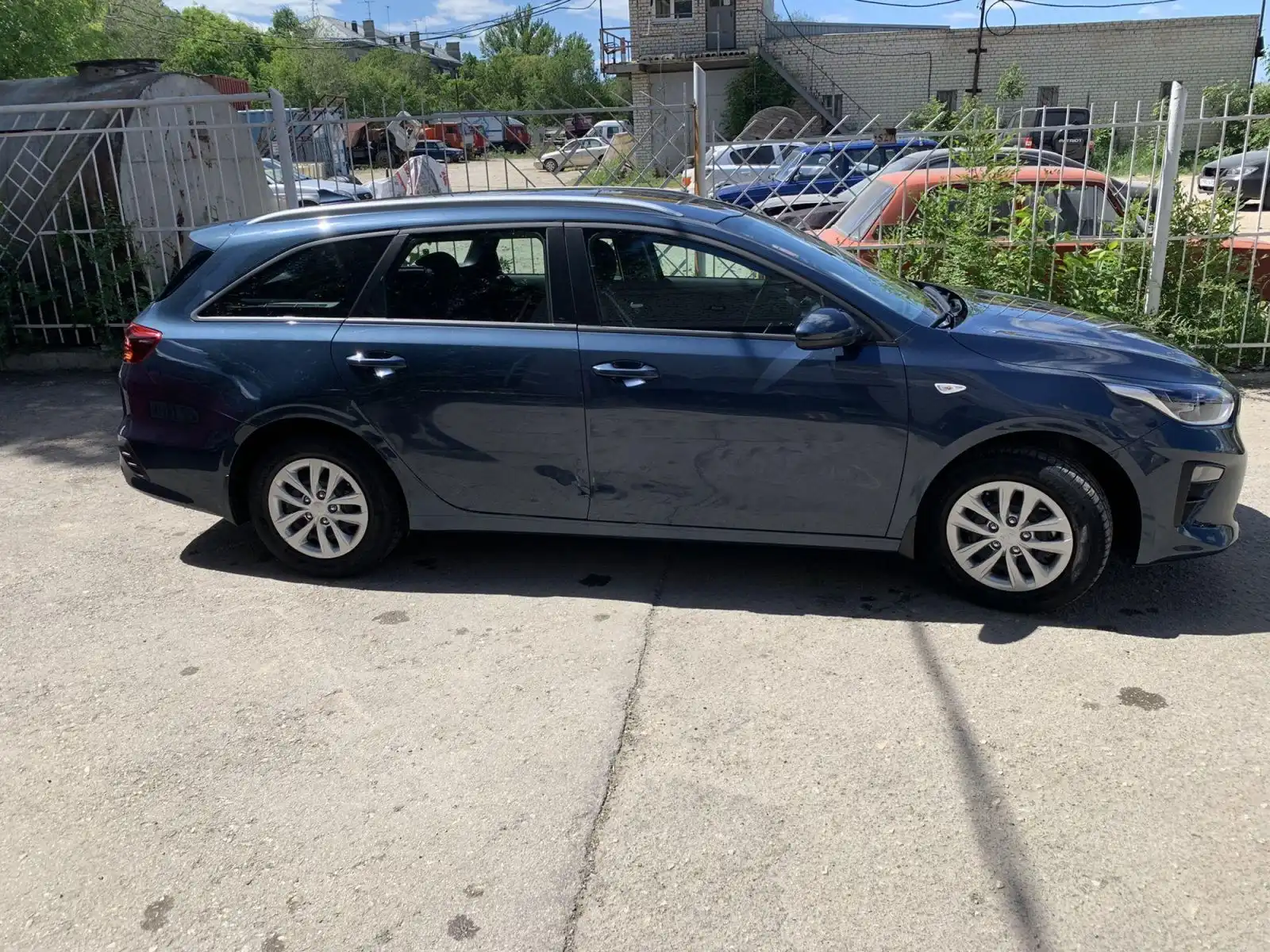 Фото автомобиля KIA CEE'D, 2019 — госномер Р140КУ550. Цвет: Темно-синий