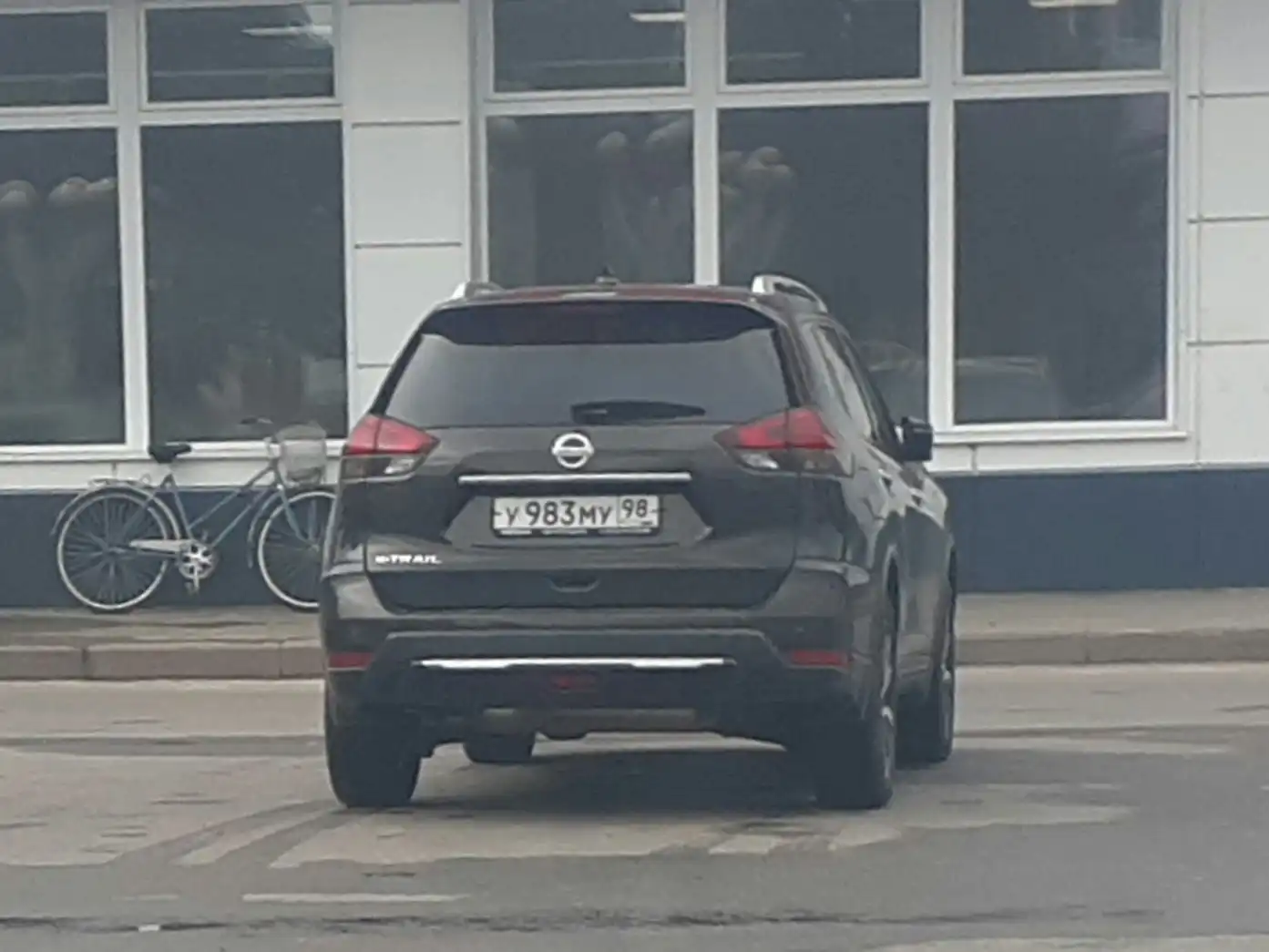 Фото автомобиля NISSAN QASHQAI, 2009 — госномер У786УМ178. Цвет: СЕРЫЙ