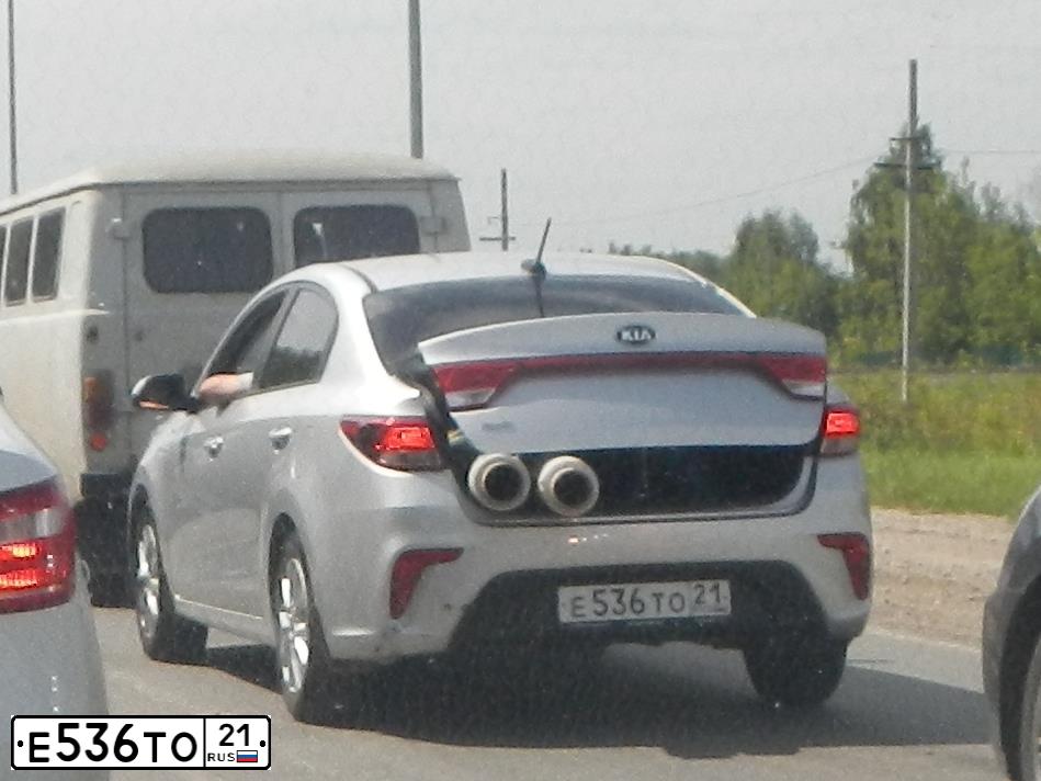 Фото автомобиля KIA RIO, 2017 — госномер К951УО21. Цвет: СЕРЕБРИСТЫЙ