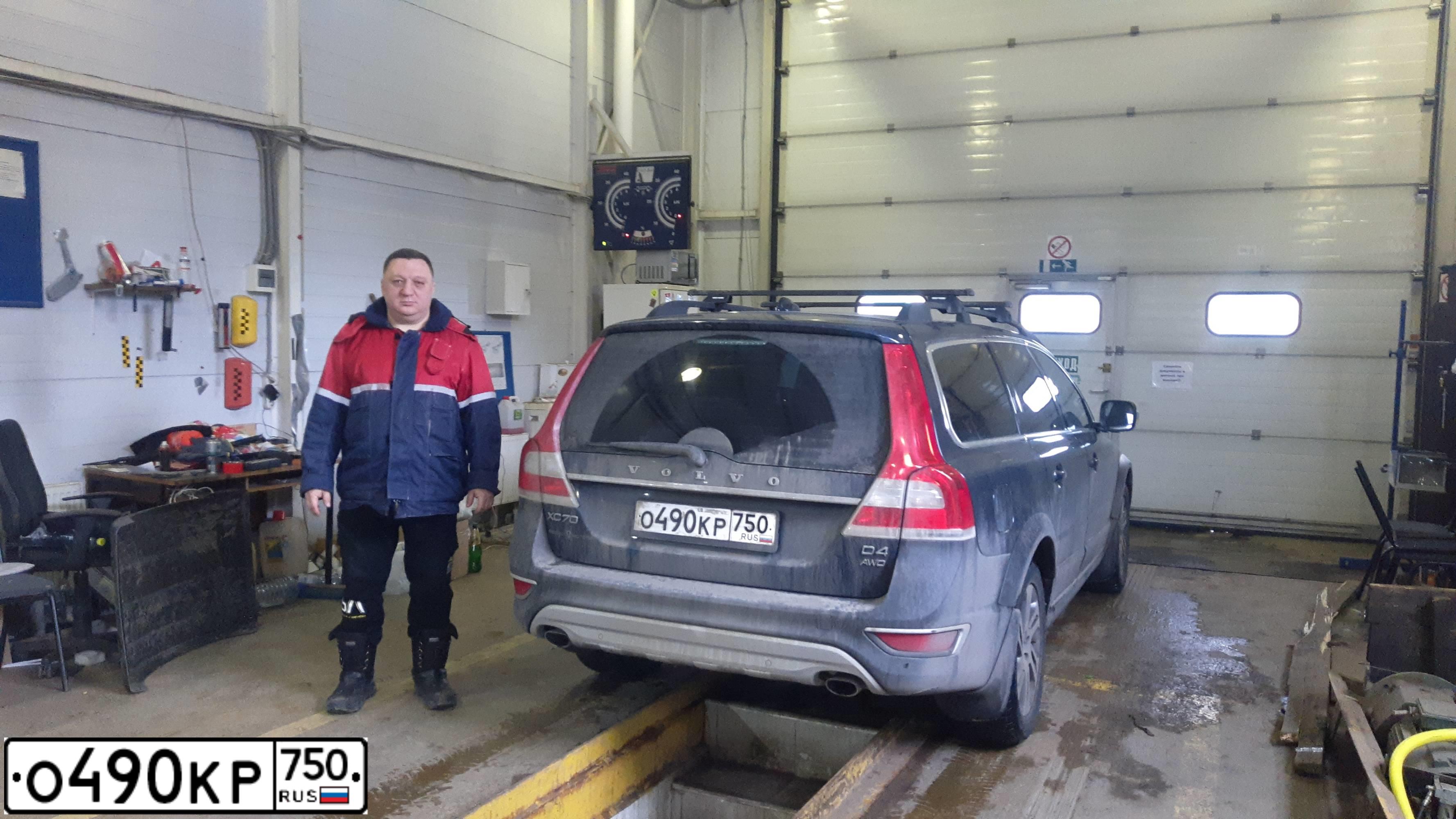Фото автомобиля VOLVO XC70, 2014 — госномер В733УВ790. Цвет: СИНИЙ ТЕМНЫЙ