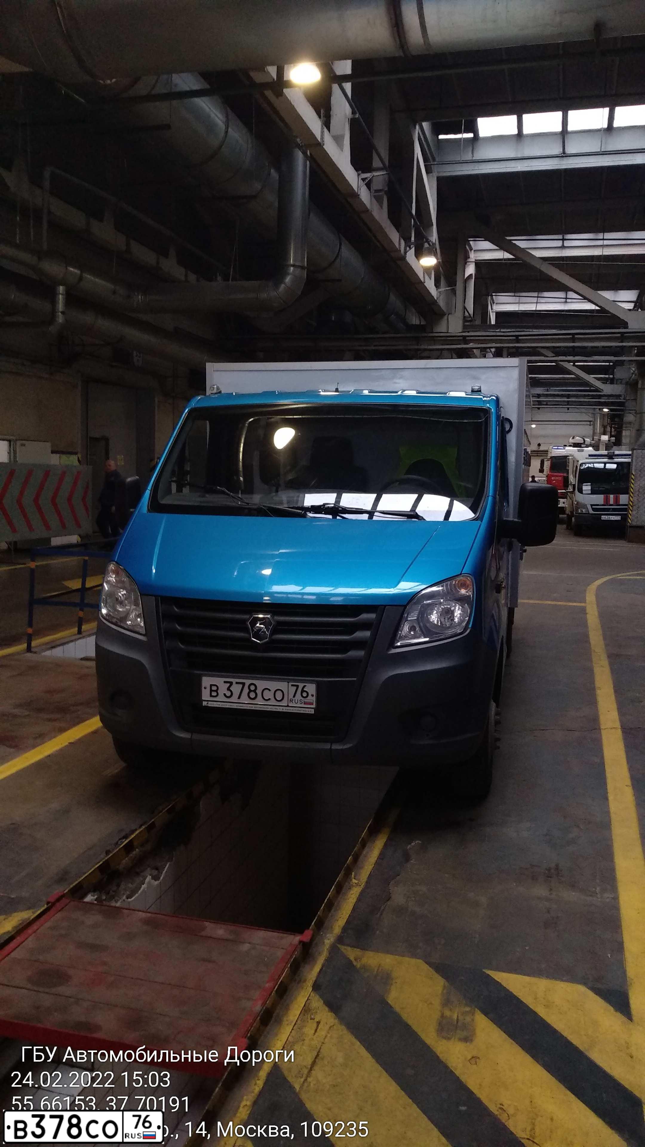 Фото автомобиля GAZ EL NEXT, 2018 — госномер Е842КК799. Цвет: голубой