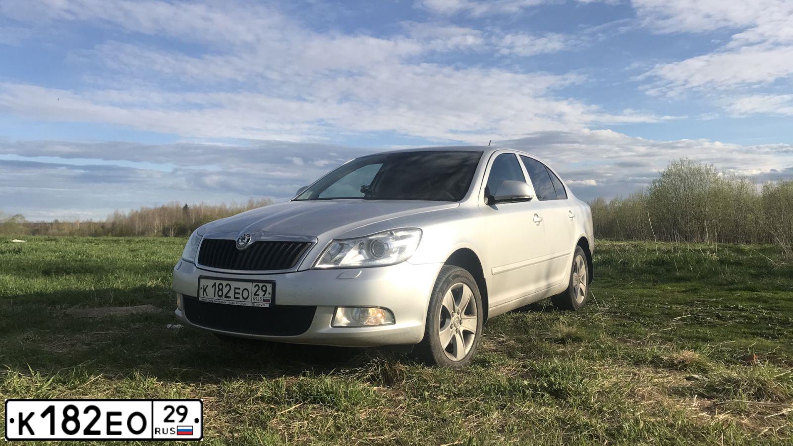 Фото автомобиля SKODA OCTAVIA, 2011 — госномер К182ЕО29. Цвет: СЕРЕБРИСТЫЙ