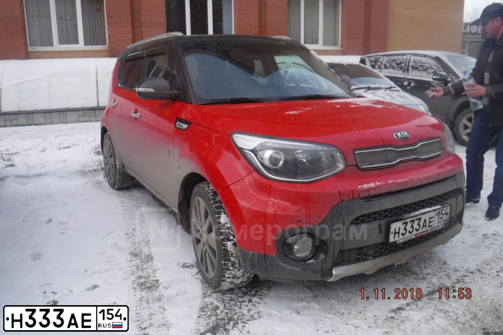 Фото автомобиля KIA SOUL, 2018 — госномер О586ВО154. Цвет: Красный