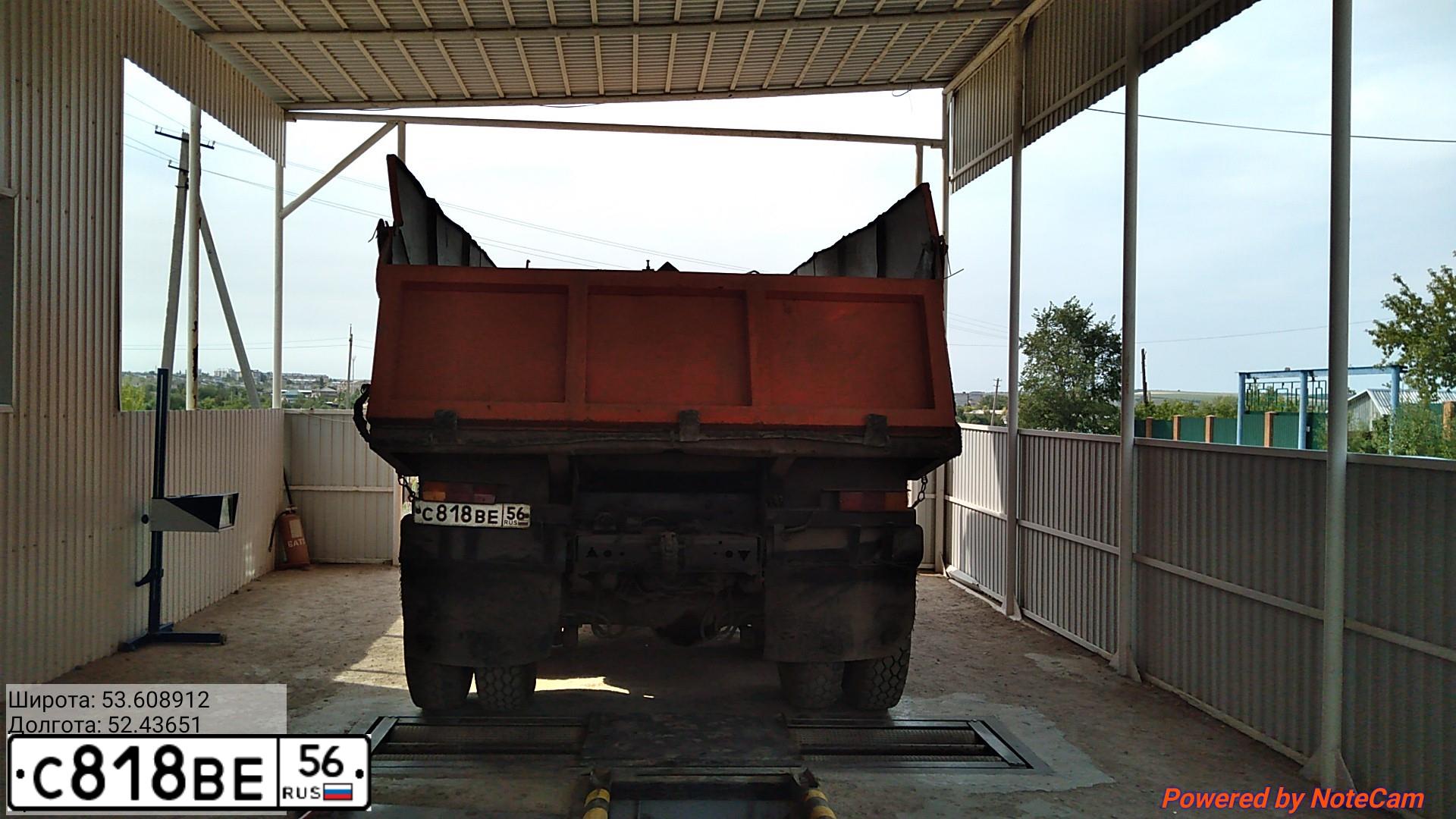 Фото автомобиля KAMAZ 55111 /6X4/, 1989 — госномер С818ВЕ56. Цвет: ОРАНЖЕВЫЙ