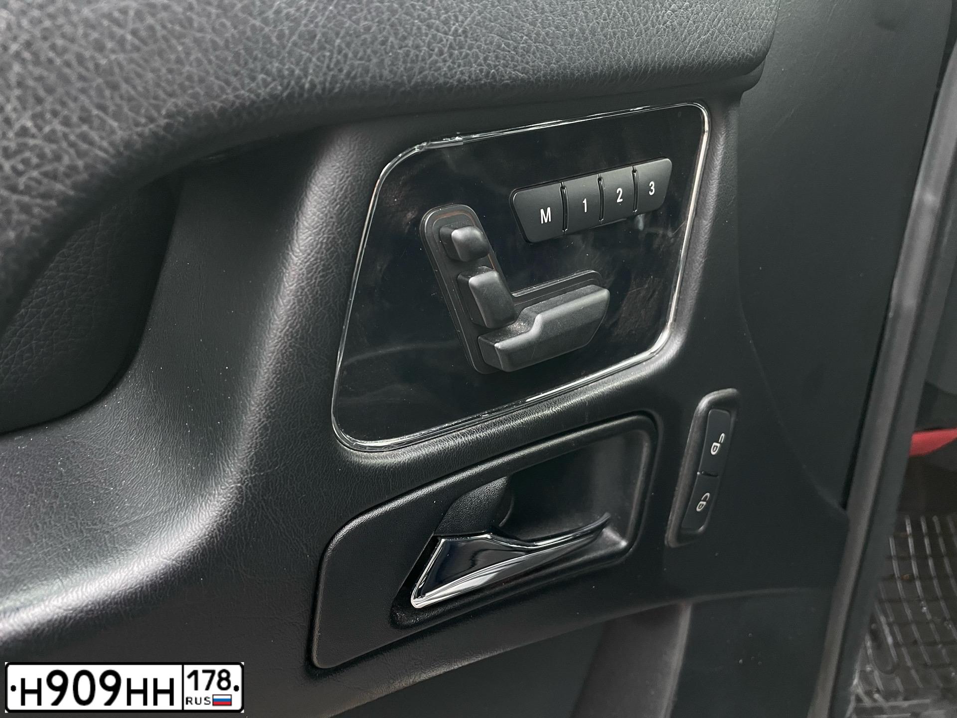 Фото автомобиля MERCEDES-BENZ G350 BLUETEC, 2014 — госномер У431ЕМ198. Цвет: ЧЕРНЫЙ