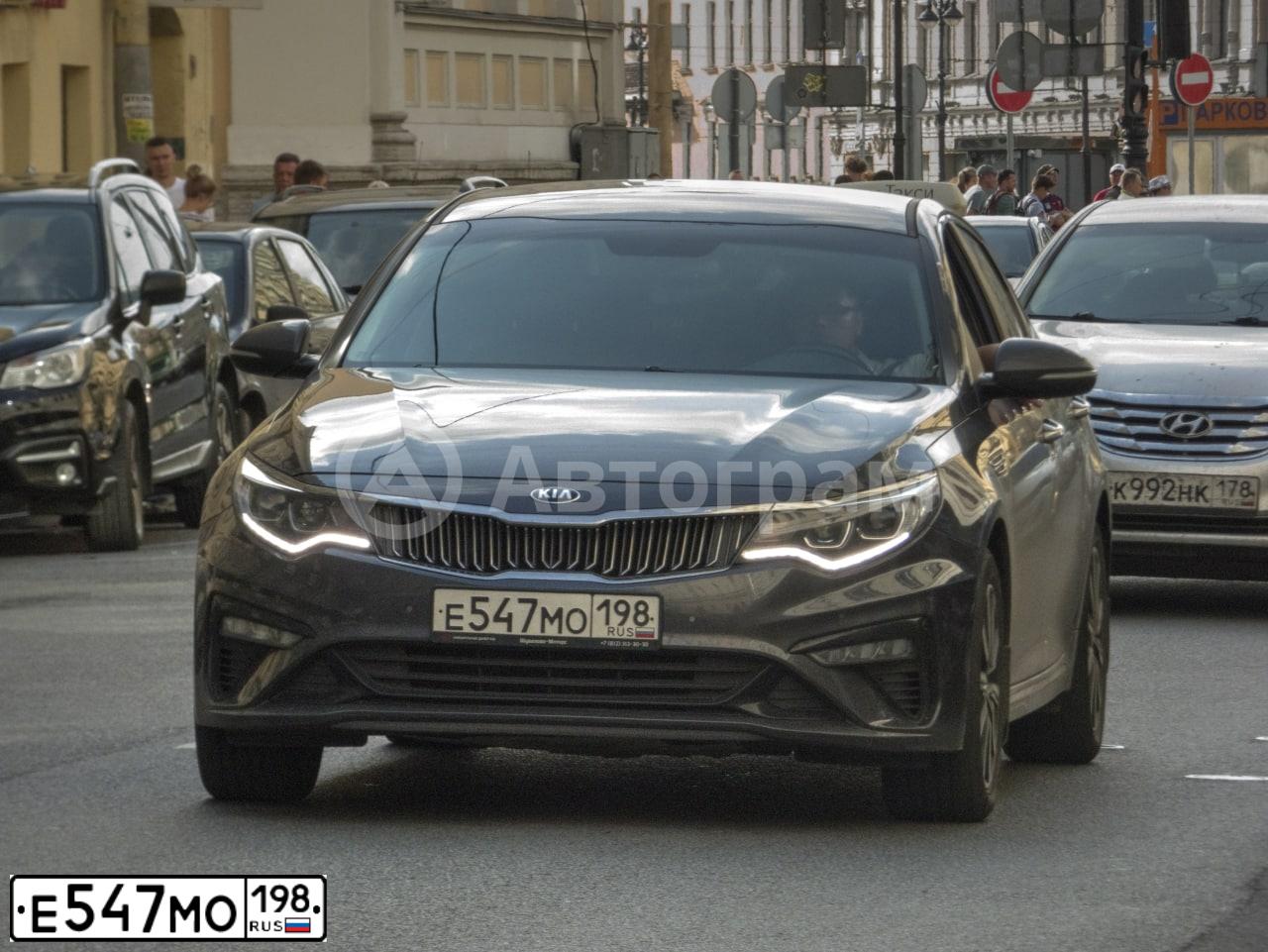 Фото автомобиля KIA MAGENTIS / OPTIMA, 2019 — госномер Е547МО198. Цвет: Серый