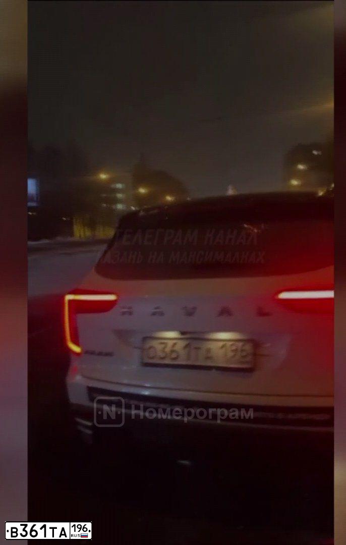 Фото автомобиля LADA 2111, 2007 — госномер В361ТА196. Цвет: СВЕТЛО-СЕРЫЙ