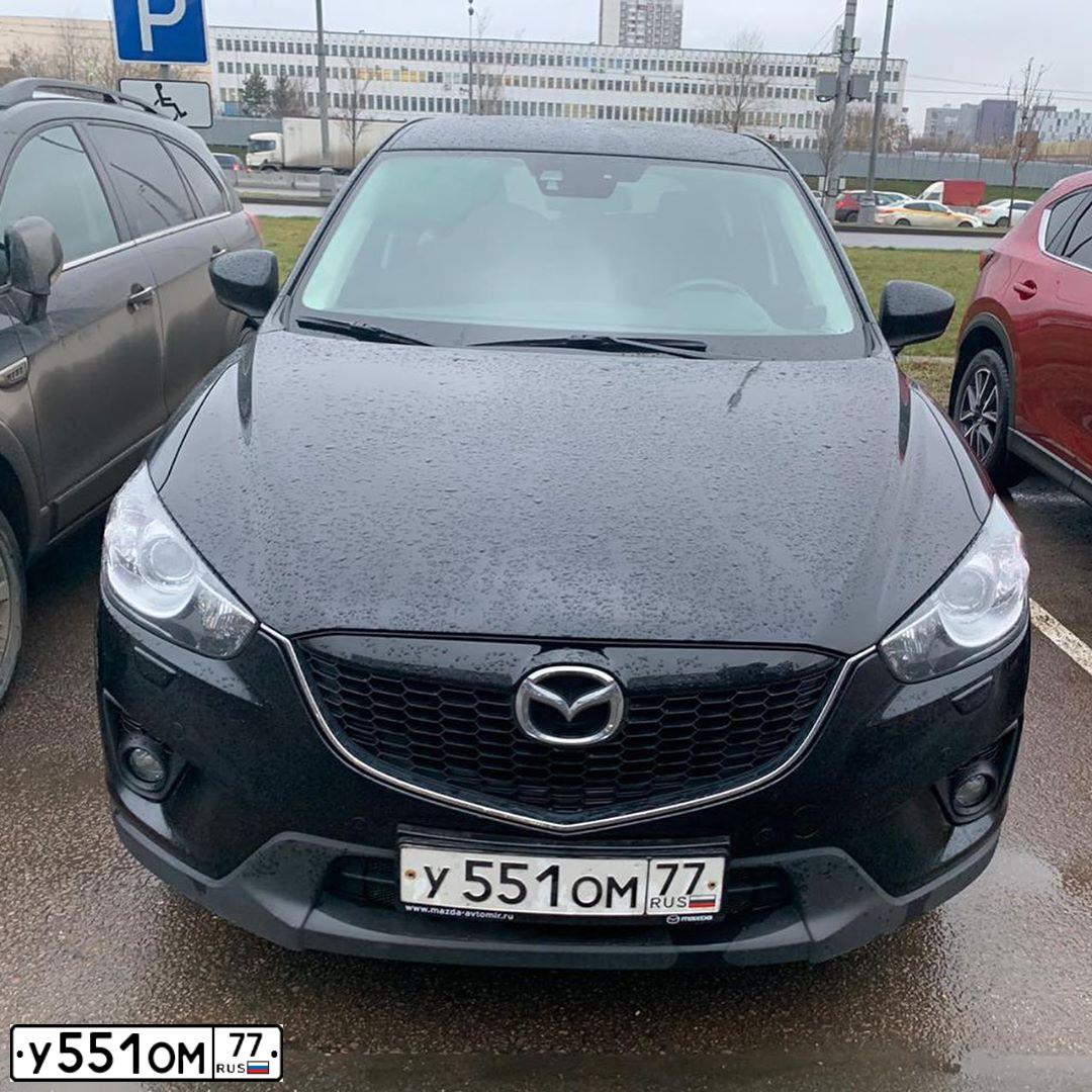 Фото автомобиля MAZDA CX-5, 2013 — госномер У551ОМ77. Цвет: ЧЕРНЫЙ