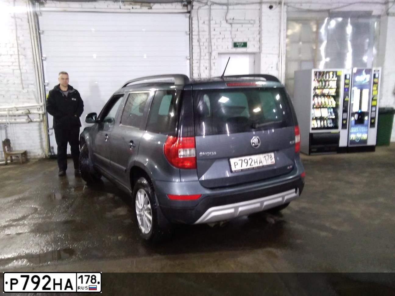 Фото автомобиля SKODA YETI, 2014 — госномер Т222ОХ790. Цвет: СЕРЫЙ