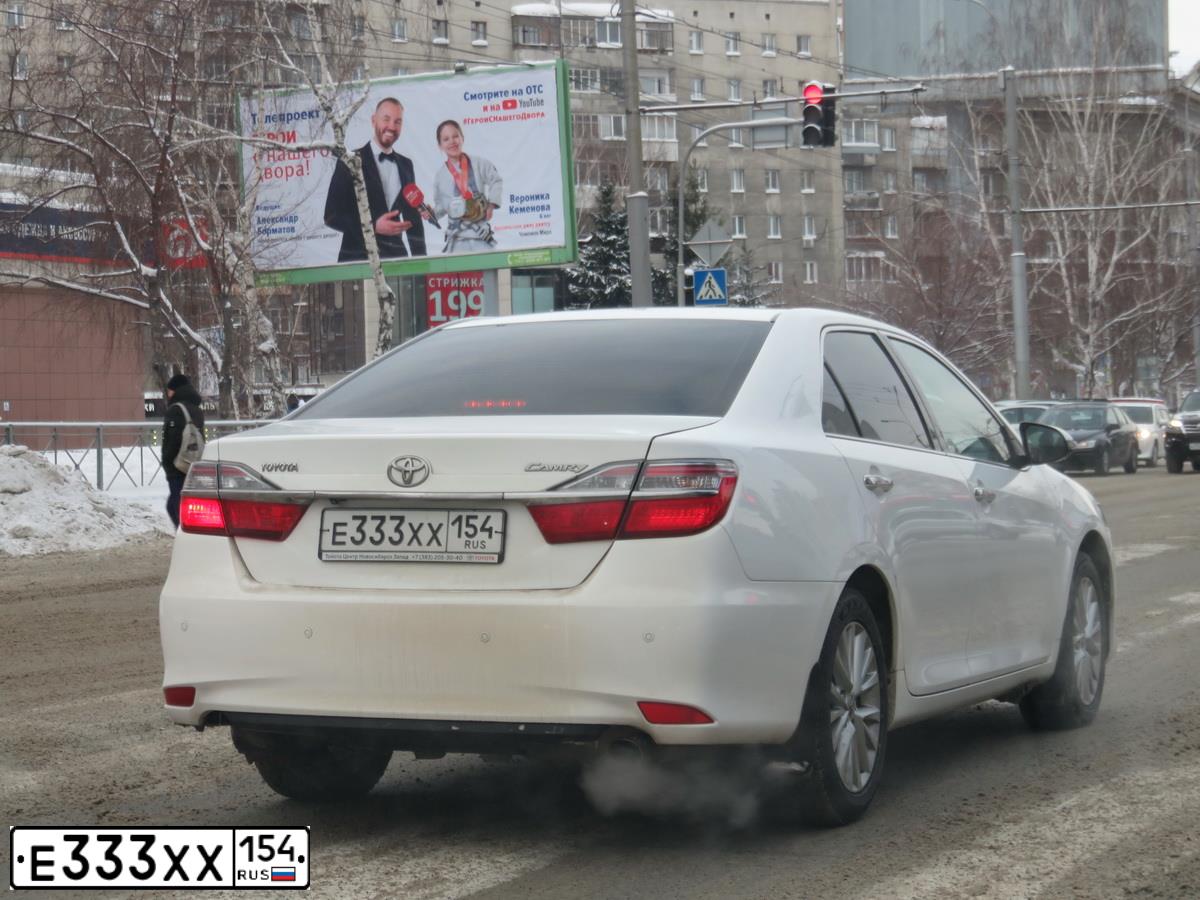 Фото автомобиля TOYOTA CAMRY, 2015 — госномер Р260КХ154. Цвет: Белый