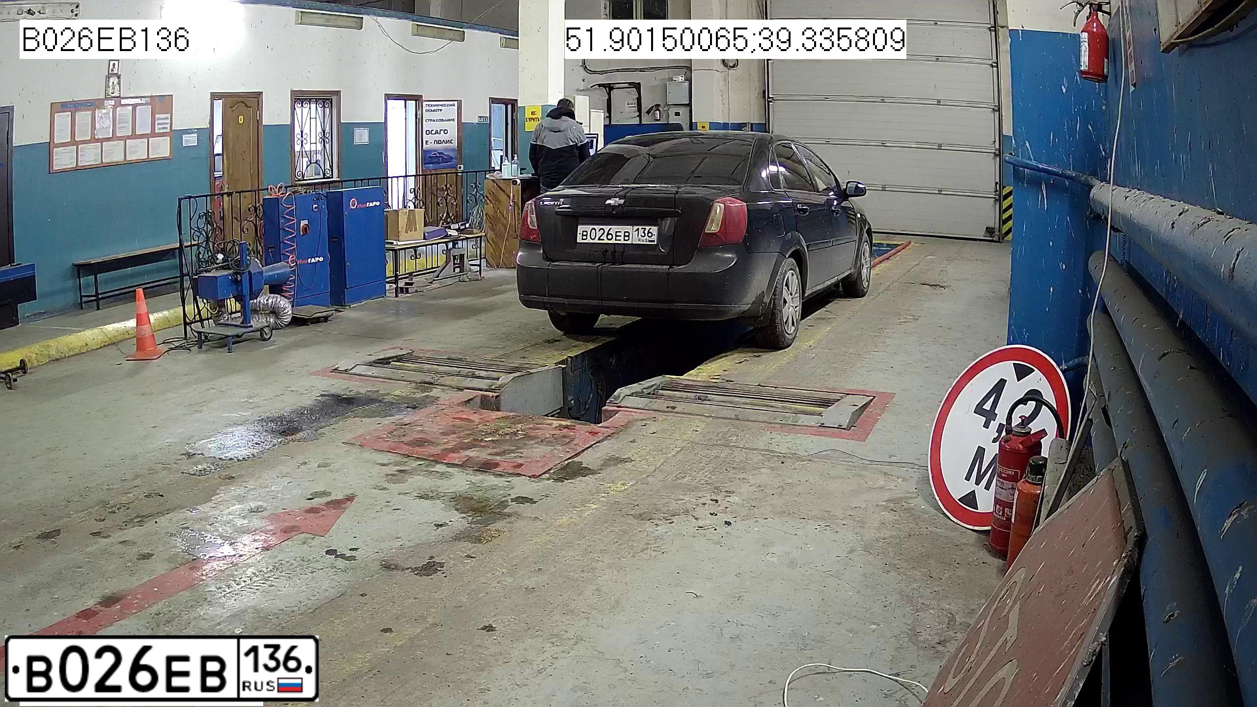 Фото автомобиля CHEVROLET T LACETTI, 2006 — госномер В020ЕВ136. Цвет: ЧЕРНЫЙ