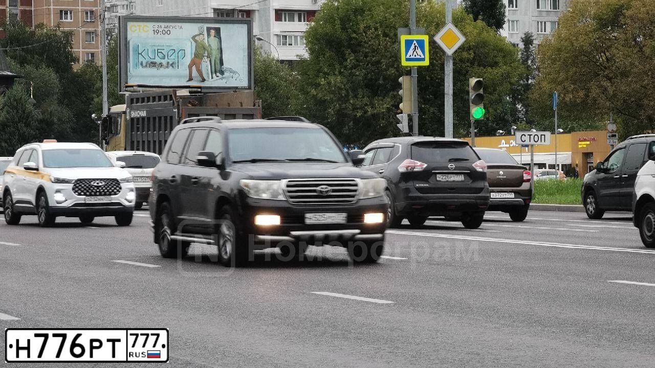 Фото автомобиля KIA RIO, 2016 — госномер Н776РТ777. Цвет: ЧЕРНЫЙ