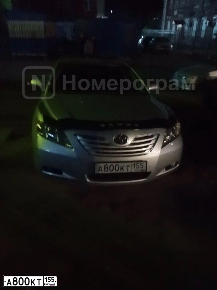 Фото автомобиля TOYOTA CAMRY, 2007 — госномер А800КТ155. Цвет: Серебристый
