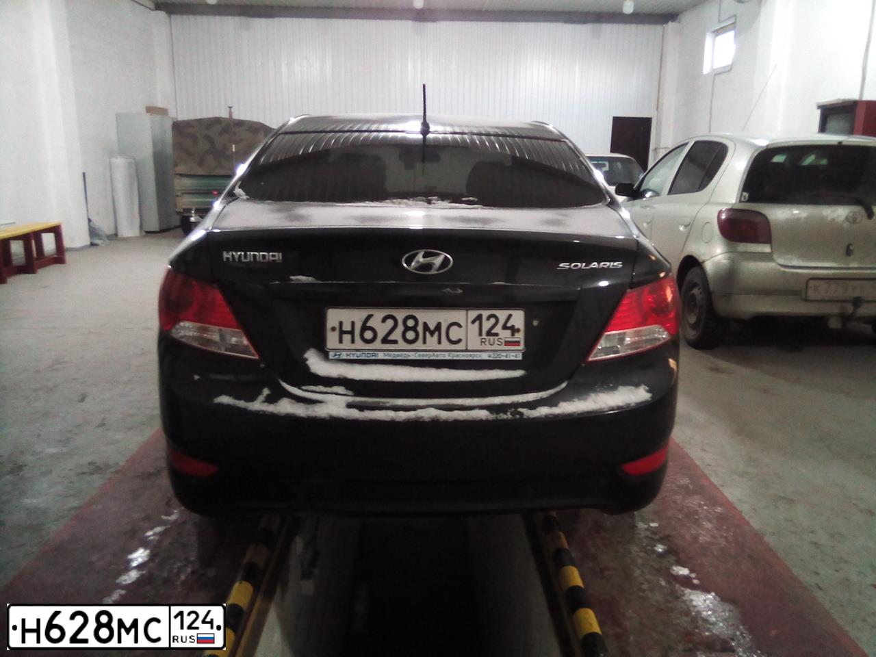 Фото автомобиля HYUNDAI SOLARIS, 2014 — госномер Н628МС124. Цвет: ЧЕРНЫЙ