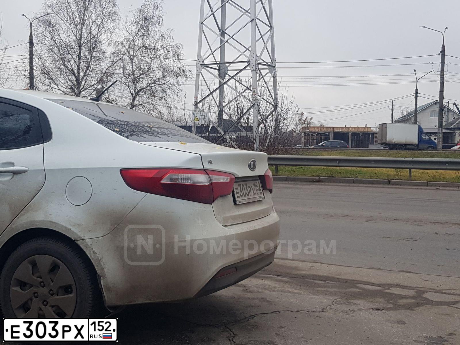Фото автомобиля KIA RIO, 2011 — госномер Е303РХ152. Цвет: БЕЛЫЙ