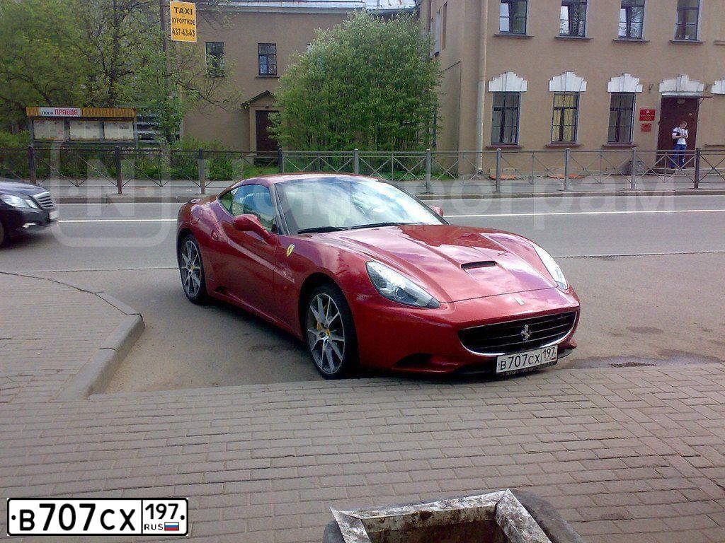Фото автомобиля ФЕРРАРИ F 149 ВDЕL САLIFОRNIА, 2011 — госномер В707СХ197. Цвет: КРАСНЫЙ