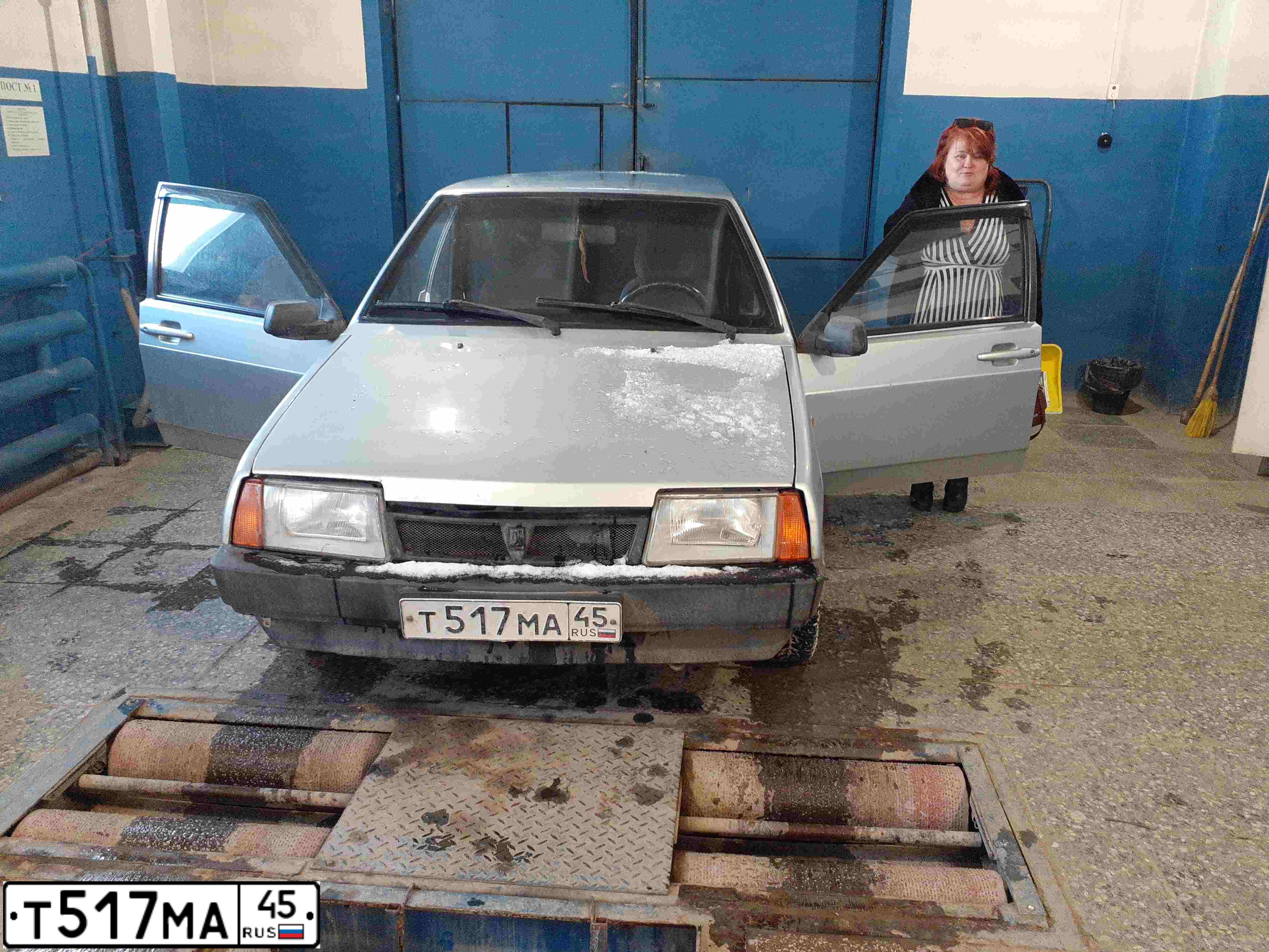 Фото автомобиля LADA 2109 SAMARA, 2002 — госномер Т517МА45. Цвет: СВЕТЛО-СЕРЕБРИСТЫЙ МЕТАЛЛ