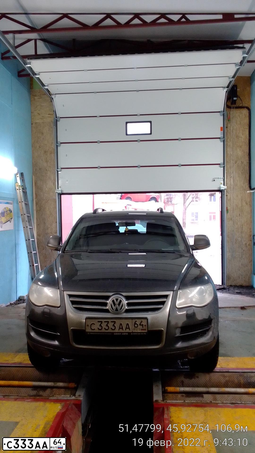 Фото автомобиля VOLKSWAGEN JETTA, 2010 — госномер Х943ЕУ64. Цвет: БЕЛЫЙ