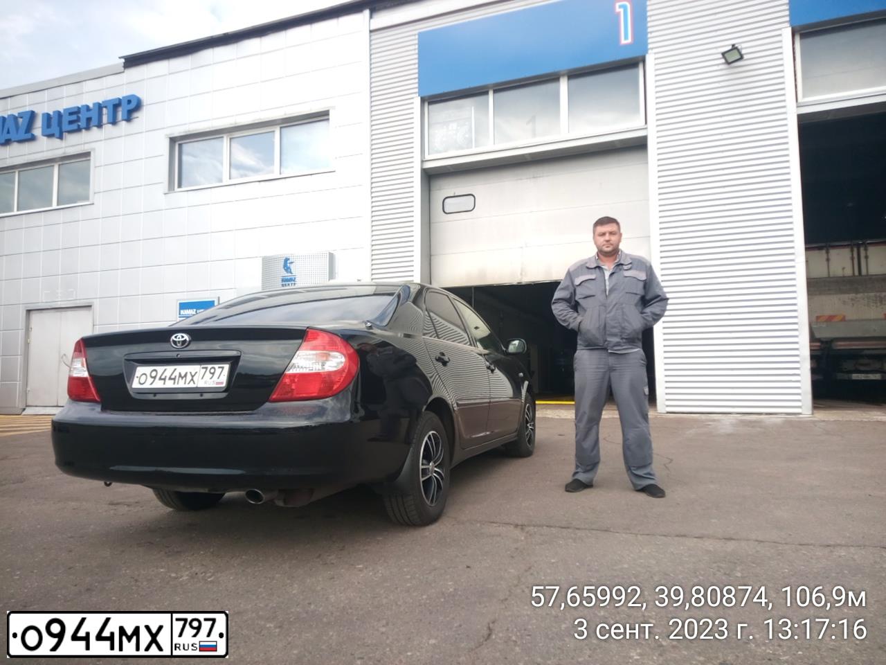 Фото автомобиля TOYOTA CAMRY, 2004 — госномер У836ЕУ44. Цвет: ЧЕРНЫЙ