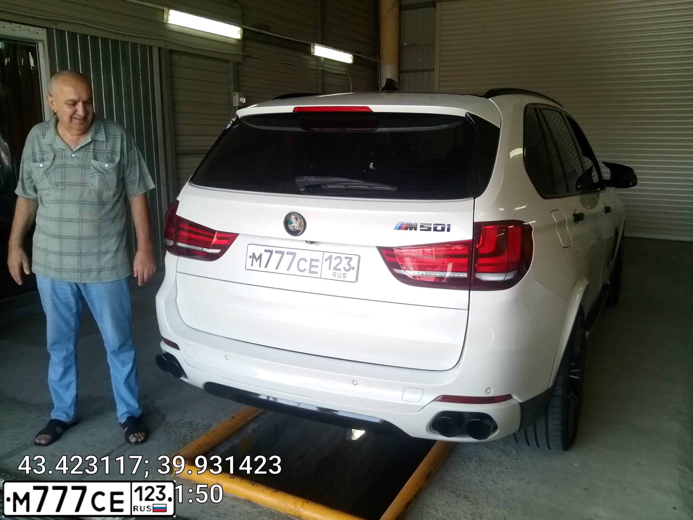 Фото автомобиля BMW X5, 2013 — госномер М777СЕ123. Цвет: Белый