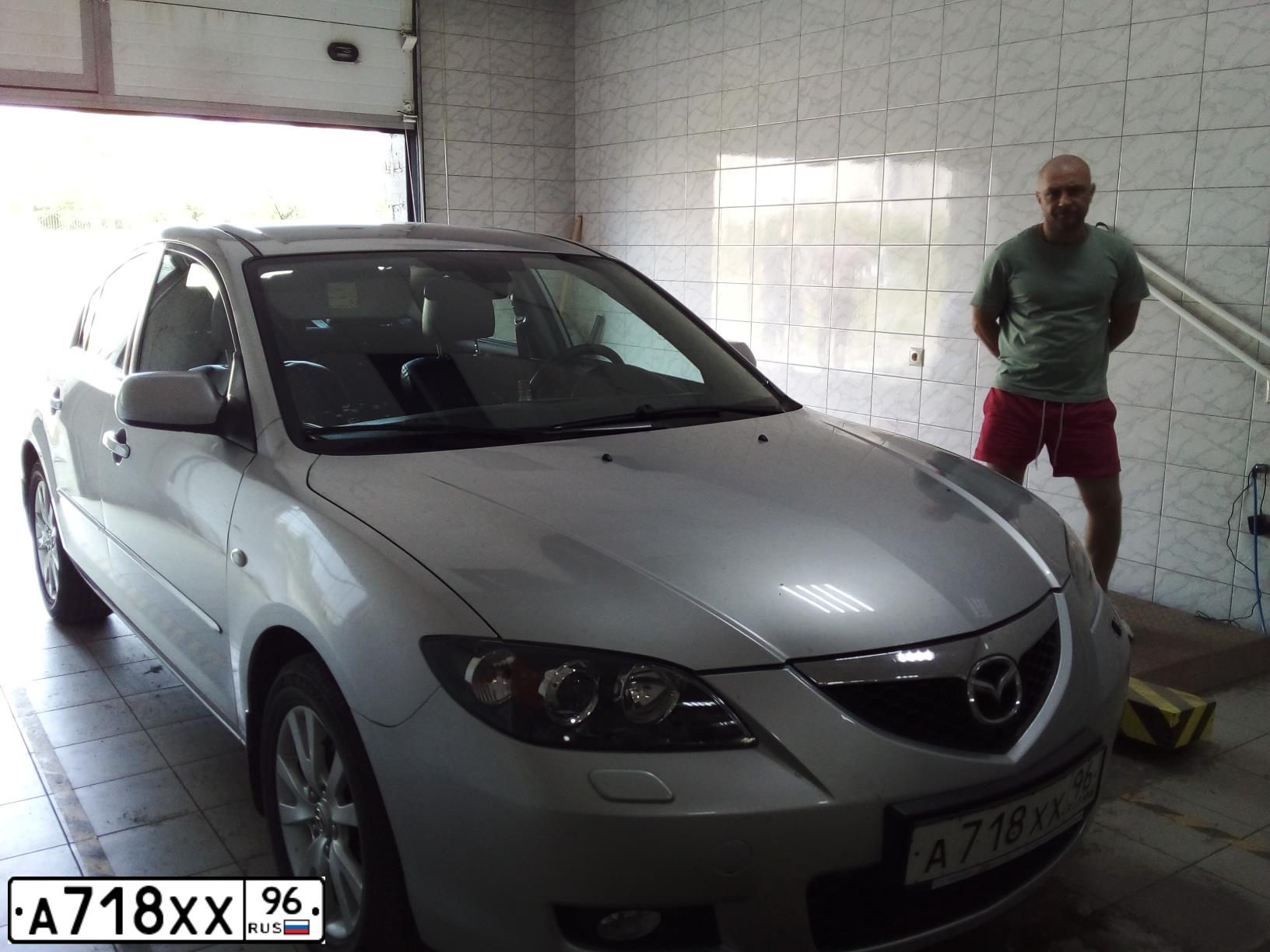 Фото автомобиля MAZDA 3, 2007 — госномер А718ХХ96. Цвет: СВЕТЛО-СЕРЫЙ