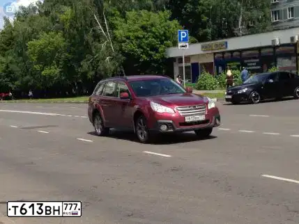 Фото автомобиля SUBARU OUTBACK, 2012 — госномер Т613ВН777. Цвет: КРАСНЫЙ