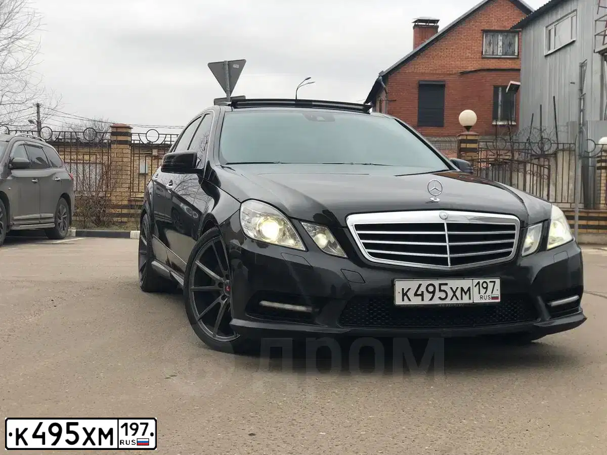 Фото автомобиля MERCEDES E-KLASSE, 2012 — госномер Р053МР46. Цвет: ЧЕРНЫЙ