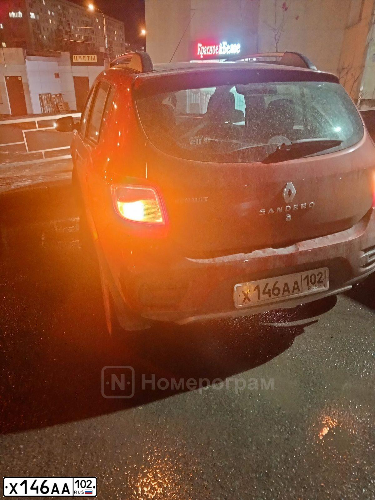 Фото автомобиля RENAULT SANDERO, 2018 — госномер Х146АА102. Цвет: КРАСНЫЙ