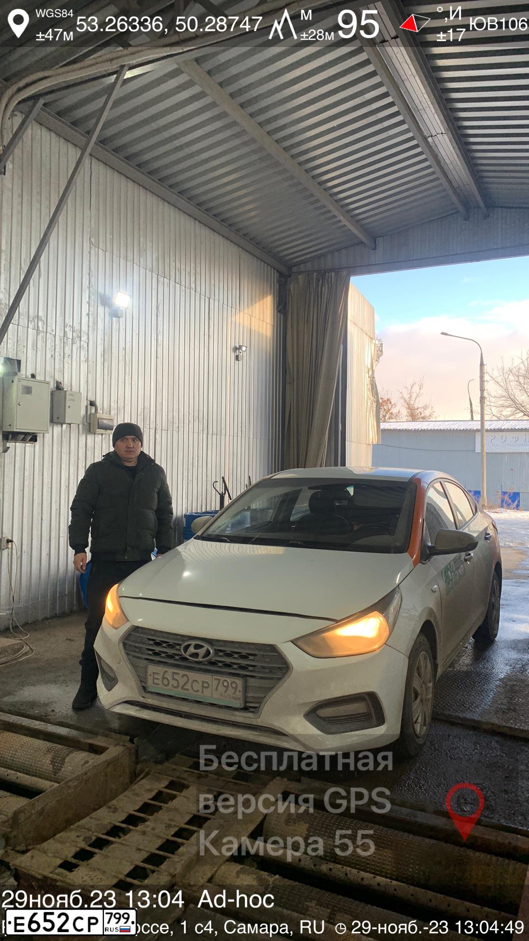 Фото автомобиля HYUNDAI SOLARIS, 2019 — госномер Е652СР799. Цвет: Белый