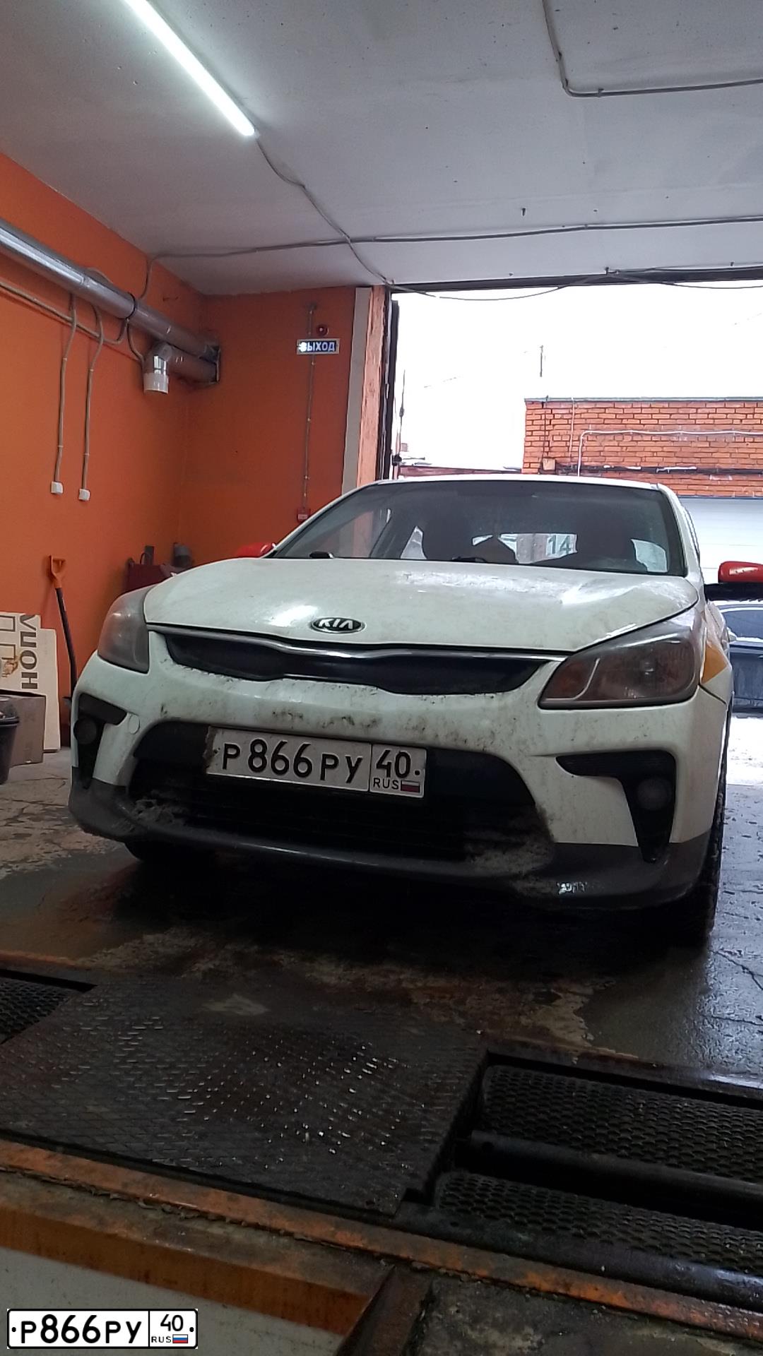 Фото автомобиля KIA RIO, 2017 — госномер К868МР122. Цвет: БЕЛЫЙ