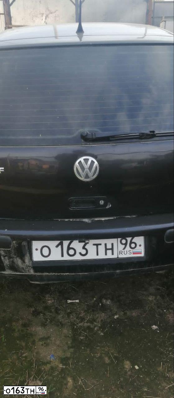 Фото автомобиля VOLKSWAGEN GOLF, 2001 — госномер О163ТН96. Цвет: ЧЕРНЫЙ