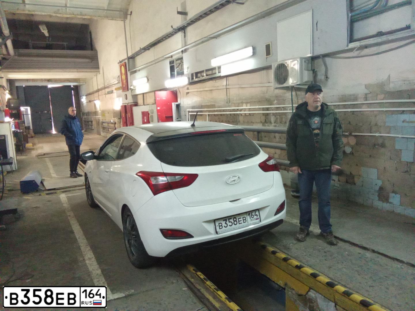 Фото автомобиля HYUNDAI I30, 2013 — госномер С012ТМ797. Цвет: БЕЛЫЙ ЧЕРНЫЙ