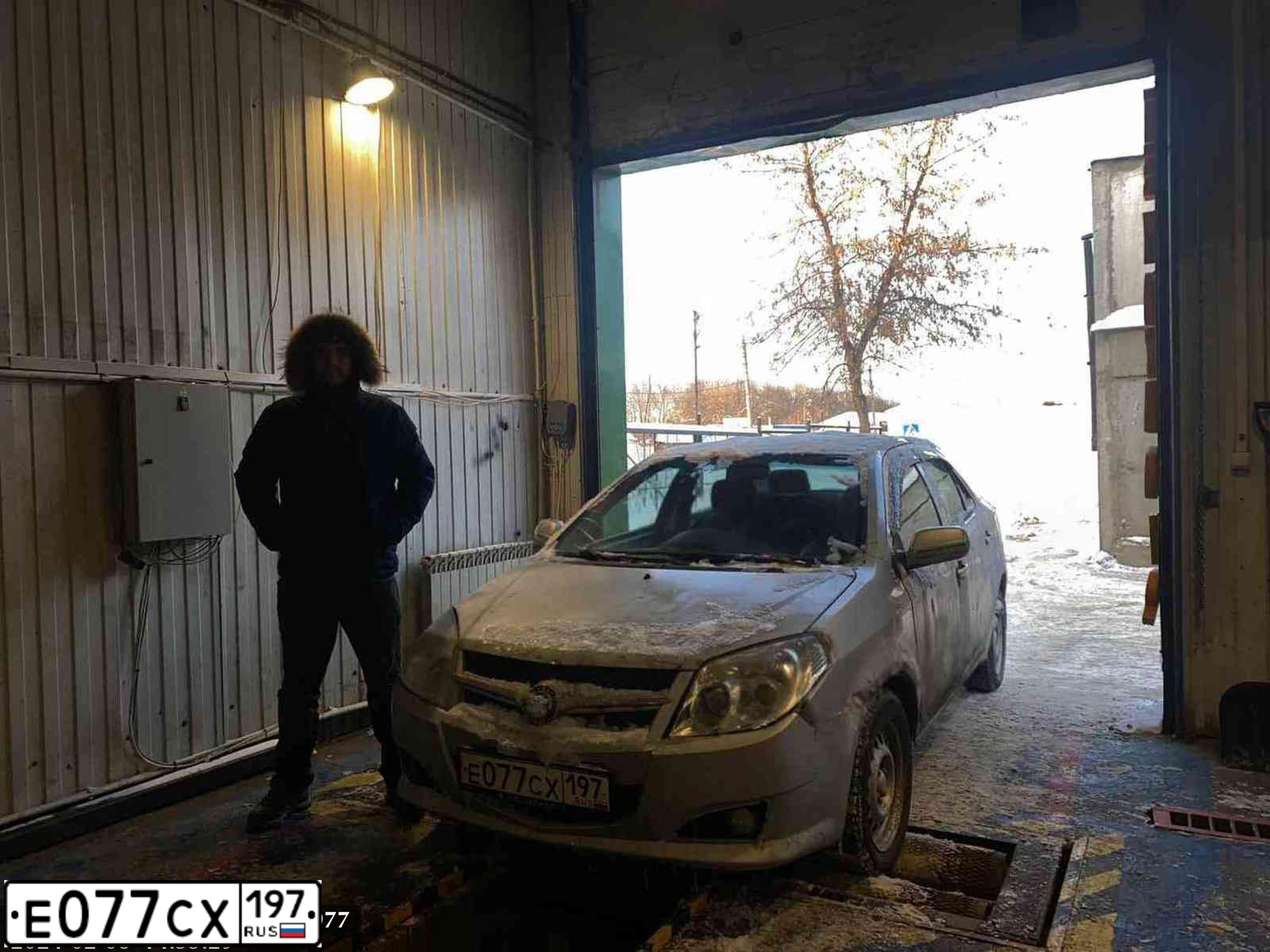 Фото автомобиля GEELY MK, 2012 — госномер Е077СХ197. Цвет: СЕРЕБРО