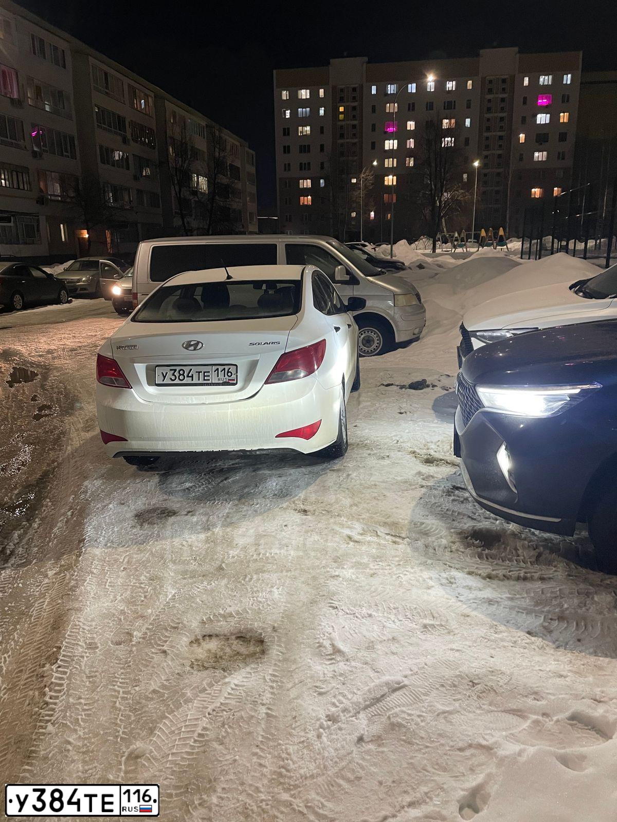 Фото автомобиля HYUNDAI SOLARIS, 2015 — госномер У384ТЕ116. Цвет: БЕЛЫЙ