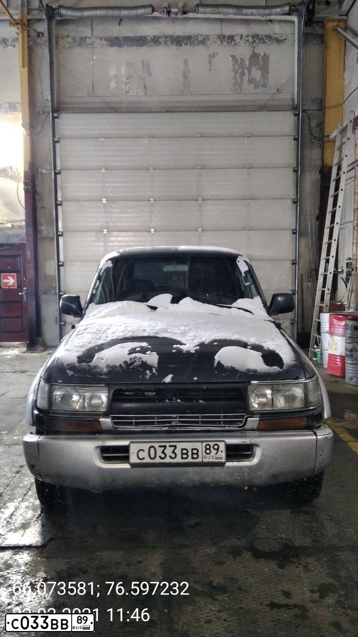 Фото автомобиля TOYOTA LANDCRUISER, 1993 — госномер С033ВВ89. Цвет: СЕРЕБРИСТЫЙ