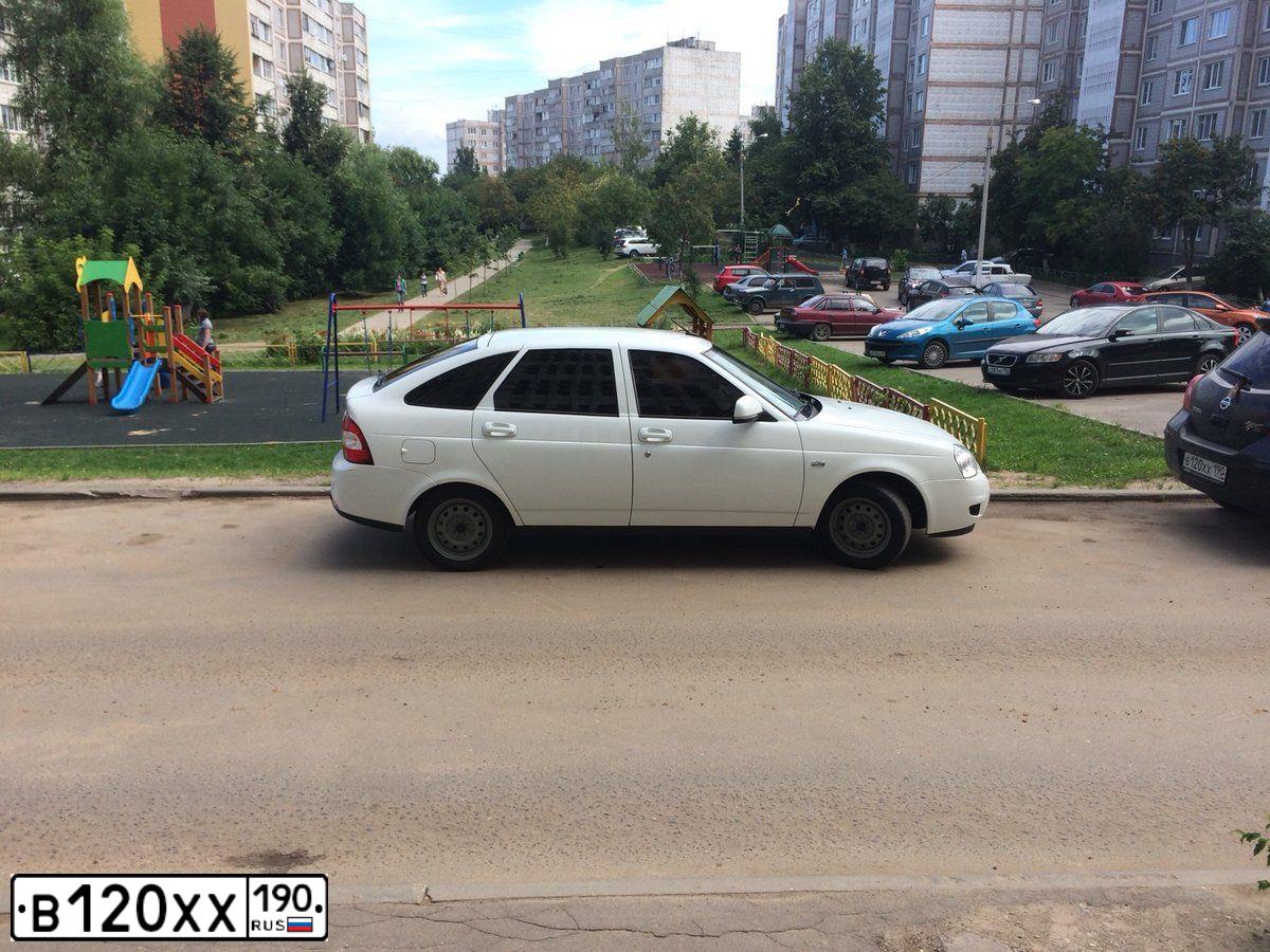 Фото автомобиля NISSAN TIIDA, 2012 — госномер М232УЕ790. Цвет: ЧЕРНЫЙ