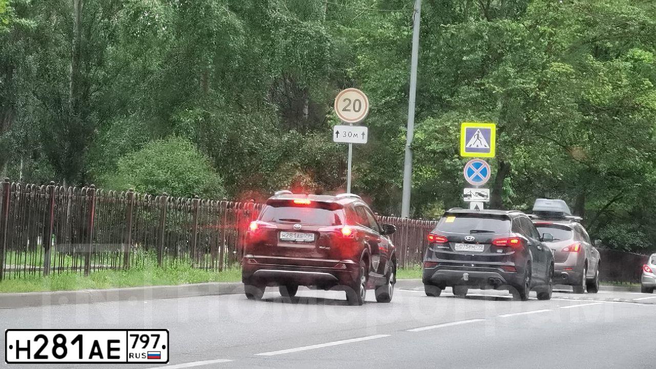Фото автомобиля BMW SERIE 5, 2020 — госномер Н281АЕ797. Цвет: ЧЕРНЫЙ
