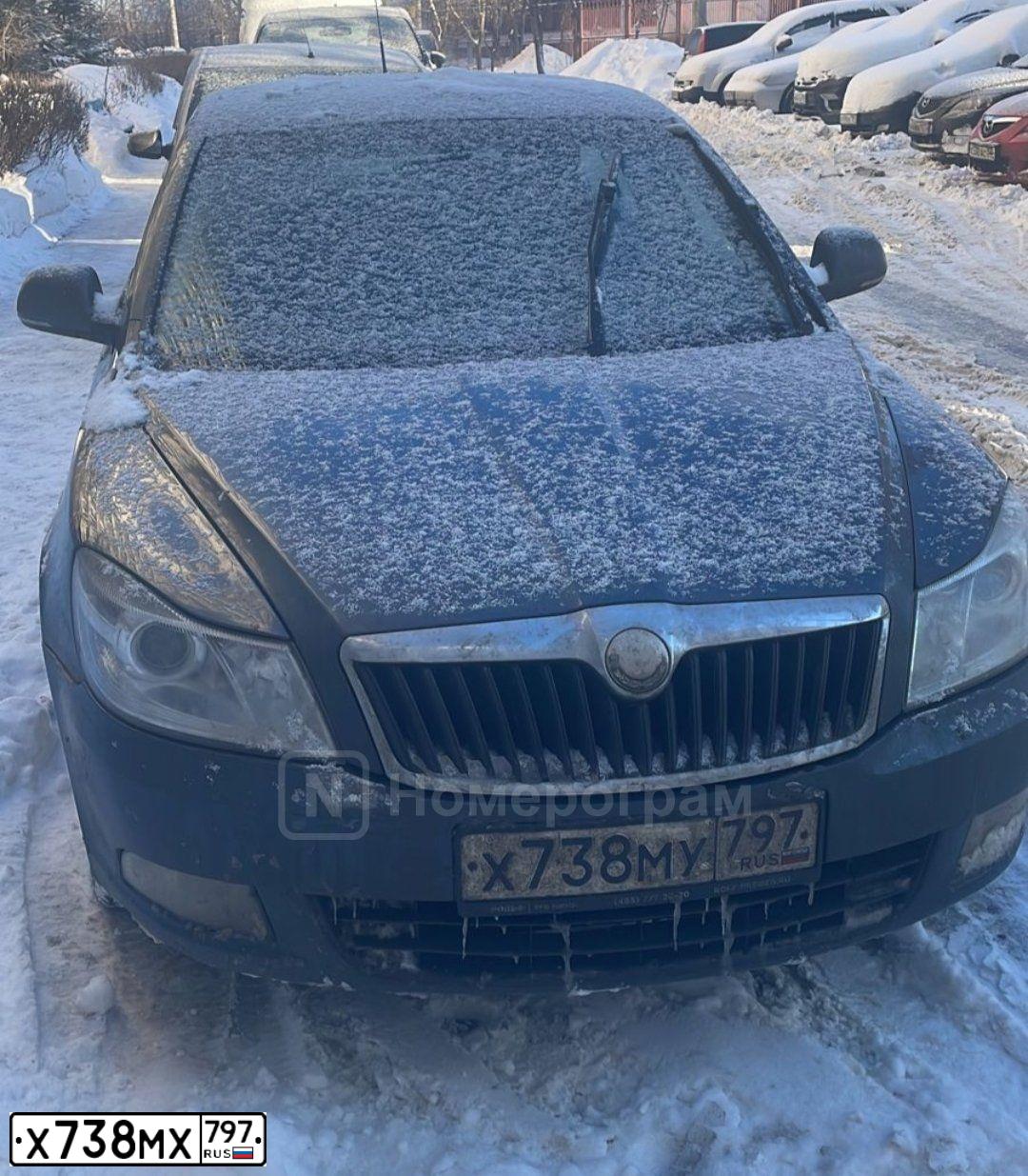 Фото автомобиля NISSAN X-TRAIL, 2012 — госномер Х738МХ797. Цвет: Серебристый