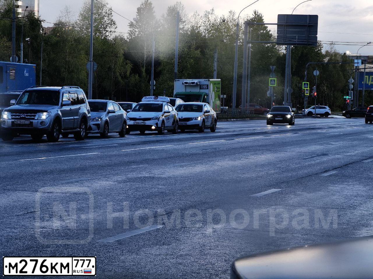 Фото автомобиля MITSUBISHI PAJERO, 2014 — госномер М276КМ777. Цвет: СЕРЫЙ