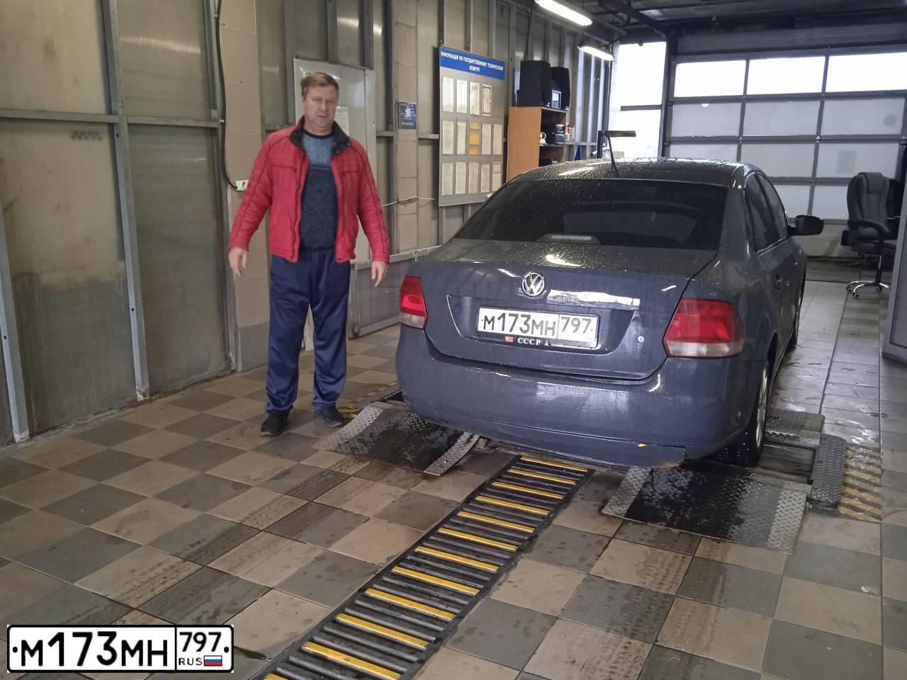 Фото автомобиля VOLKSWAGEN POLO, 2014 — госномер В930МК155. Цвет: СЕРЫЙ