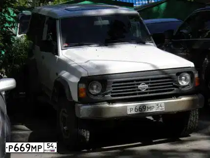 Фото автомобиля NISSAN PATROL, 1996 — госномер Р669МР54. Цвет: БЕЛЫЙ