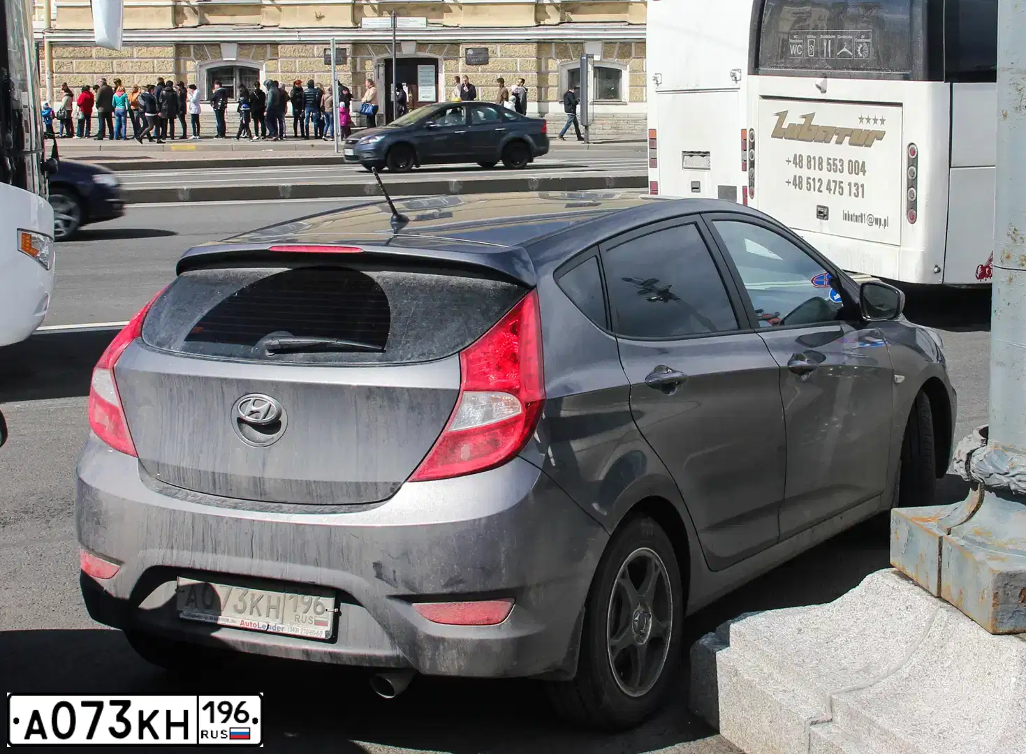 Фото автомобиля HYUNDAI SOLARIS, 2014 — госномер А073КН196. Цвет: ЧЕРНО-СЕРЫЙ