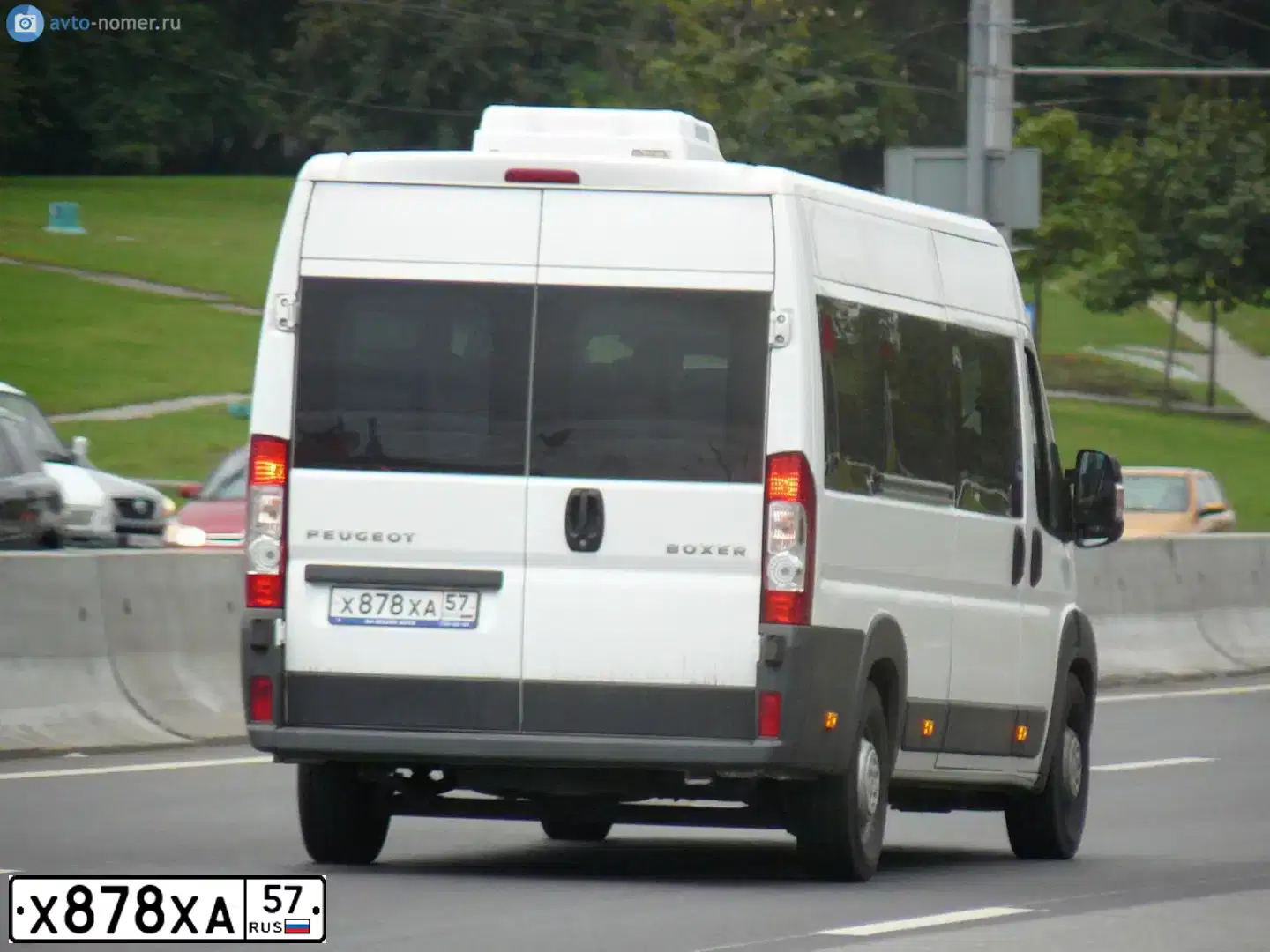 Фото автомобиля PEUGEOT BOXER, 2010 — госномер Т322СС790. Цвет: Белый