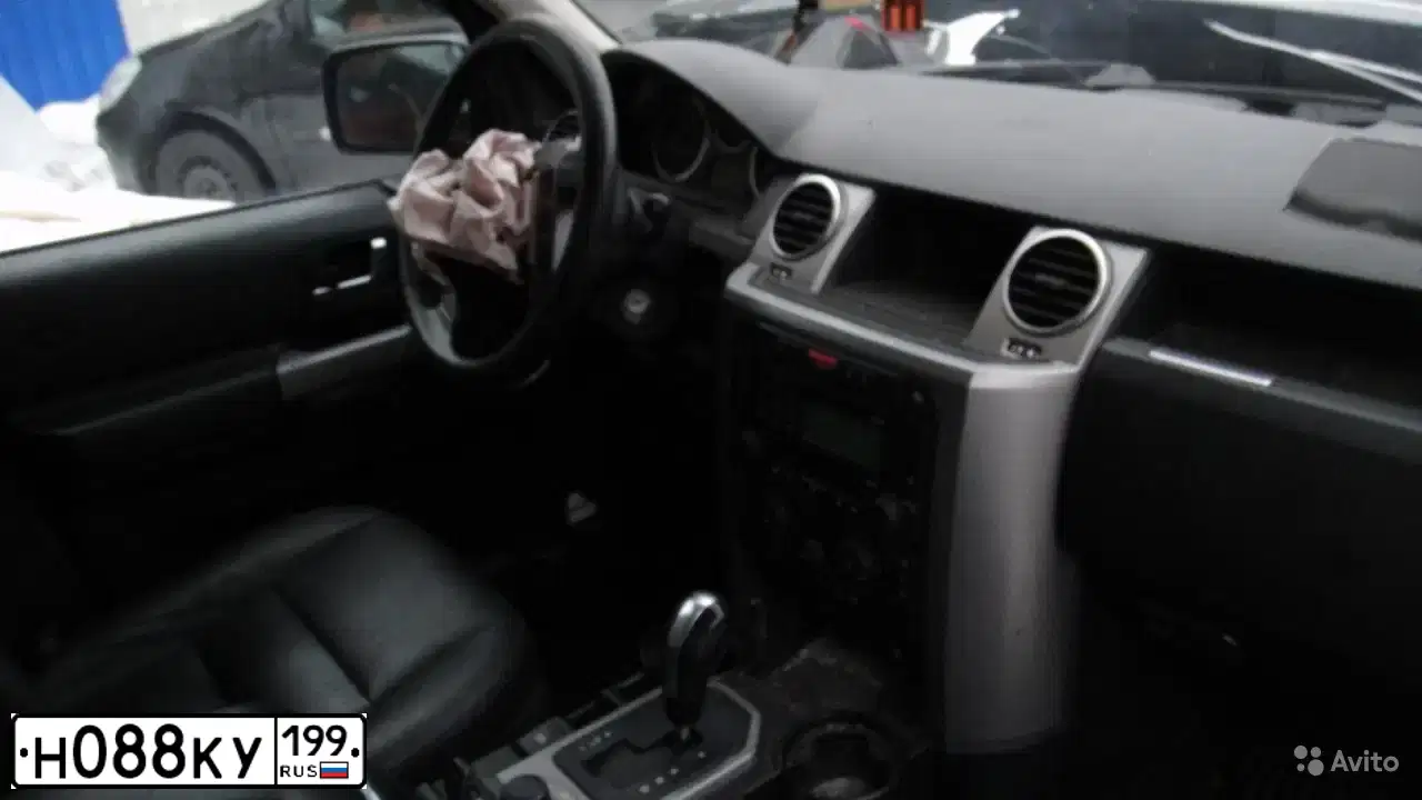 Фото автомобиля LANDROVER DISCOVERY, 2008 — госномер Н088КУ199. Цвет: ЧЕРНЫЙ