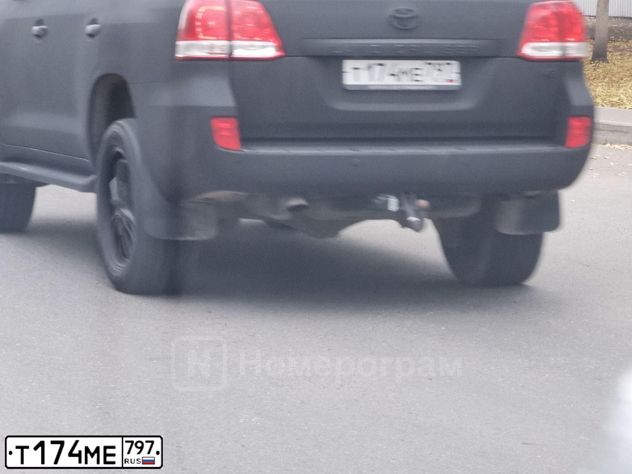Фото автомобиля TOYOTA LANDCRUISER 200, 2011 — госномер Т174МЕ797. Цвет: ЧЕРНЫЙ МАТОВЫЙ