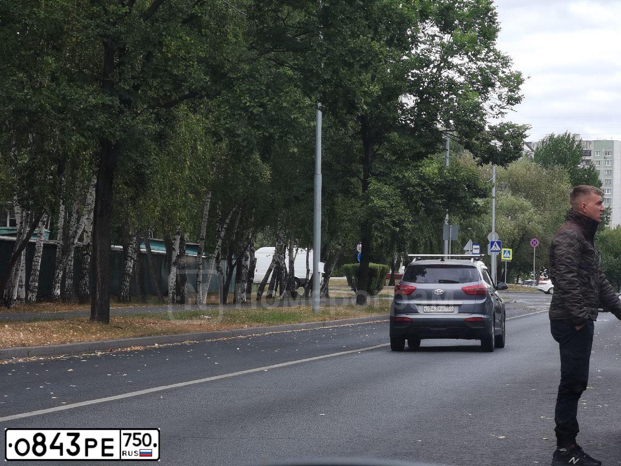 Фото автомобиля MITSUBISHI PAJERO, 2017 — госномер М987ЕС550. Цвет: СЕРЕБРИСТЫЙ