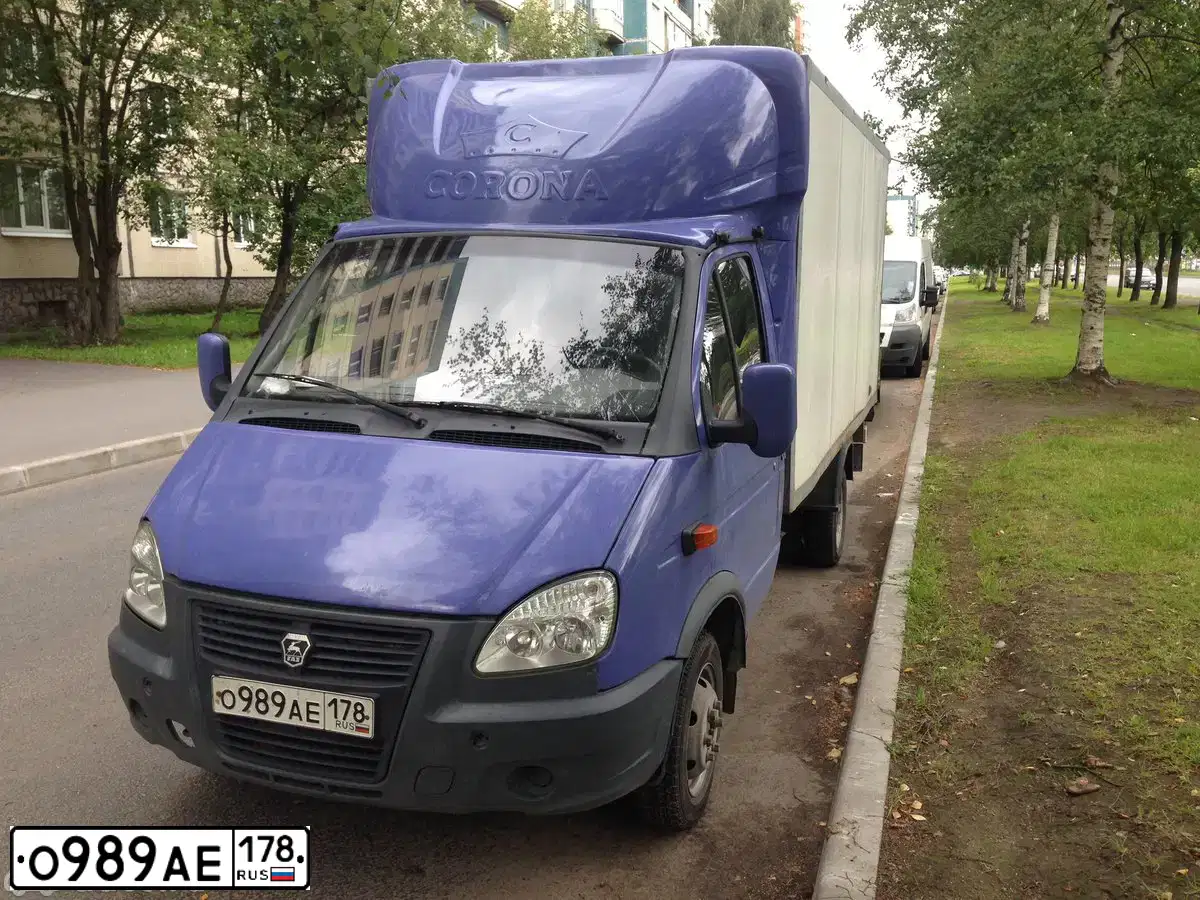 Фото автомобиля GAZ Z 3302 GAZEL, 2007 — госномер В789АС178. Цвет: ЮНИОР