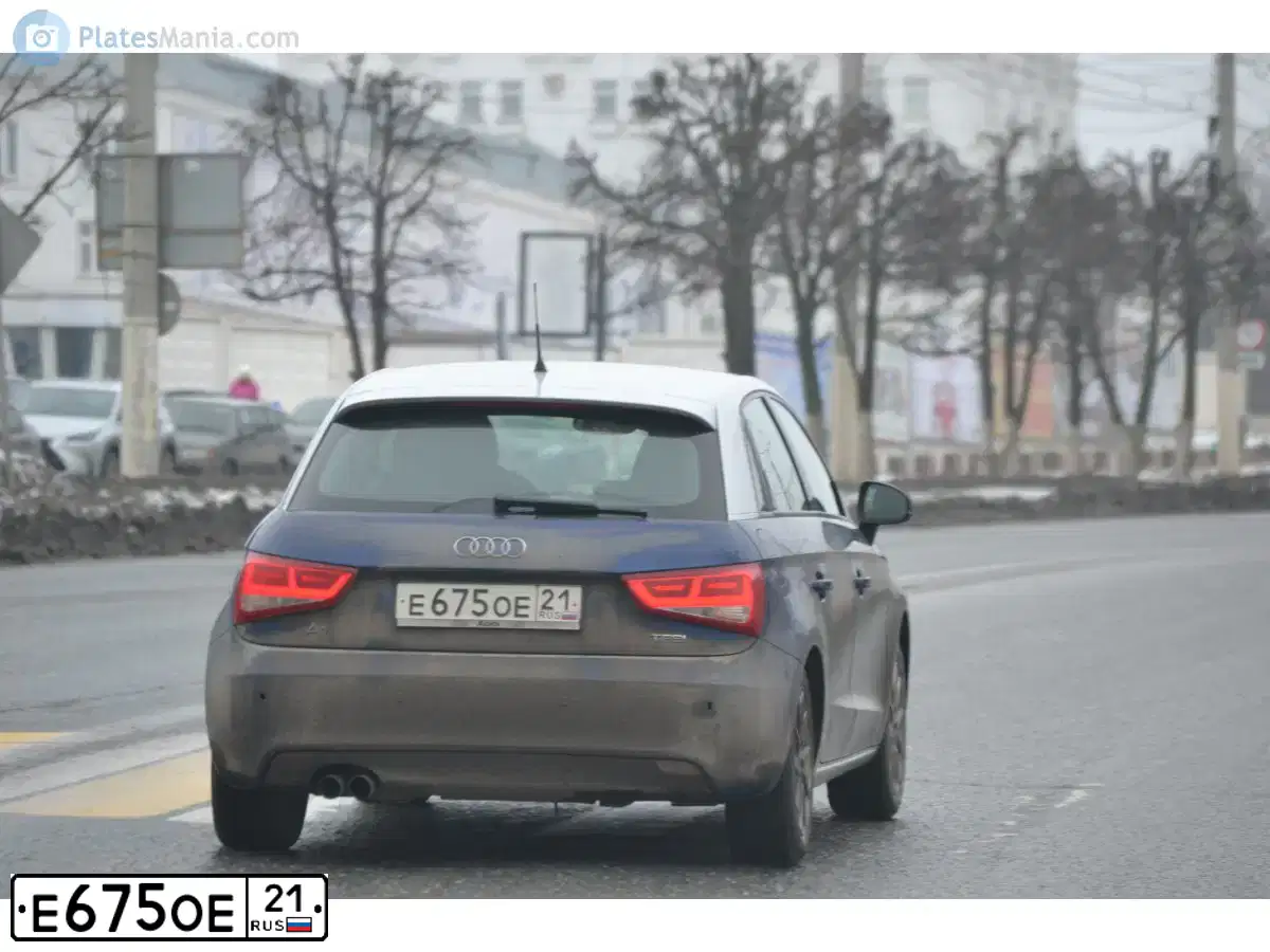 Фото автомобиля AUDI A1 SPORTBACK, 2012 — госномер Е675ЕО21. Цвет: синий