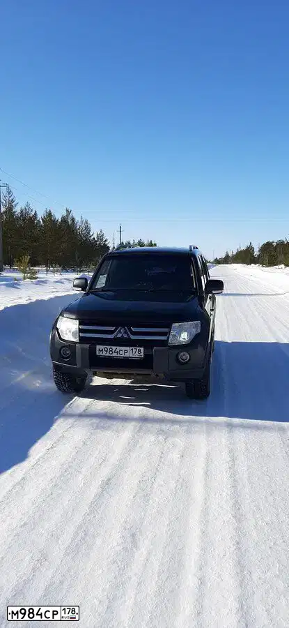 Фото автомобиля MITSUBISHI PAJERO, 2008 — госномер М984СР178. Цвет: ЗЕЛЕНЫЙ
